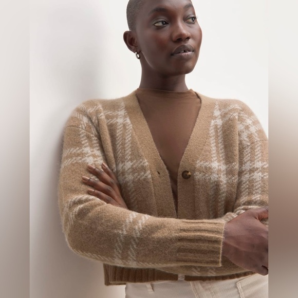 Everlane THE ALPACA V-NECK CROPPED CARDIGAN in lightest taupe — Women’s Medium - Picture 2 of 11